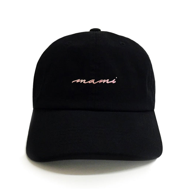 Black cap with 'mami' embroidery on a white background